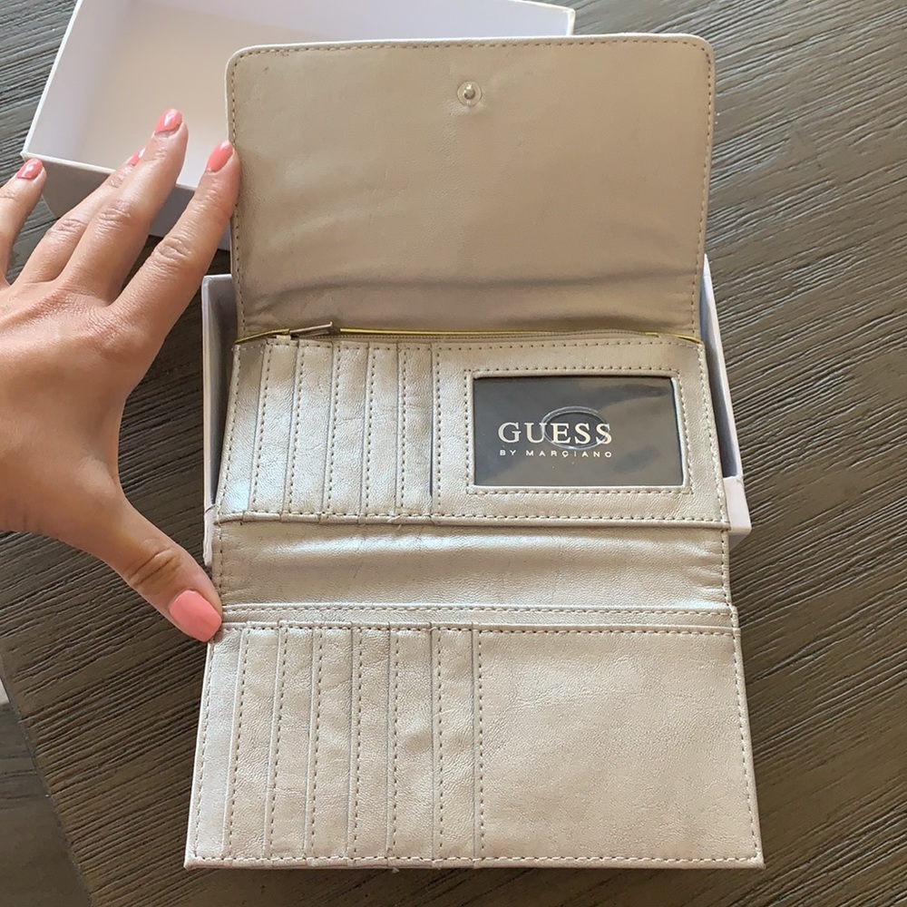 Silver Guess wallet. - Picture 3 of 4